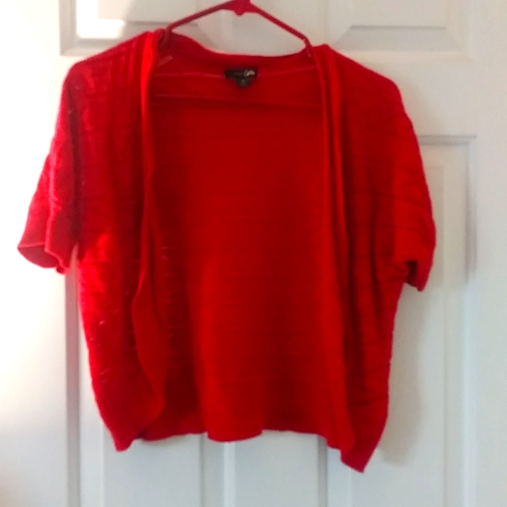 Short sleeve sweater/cardigan